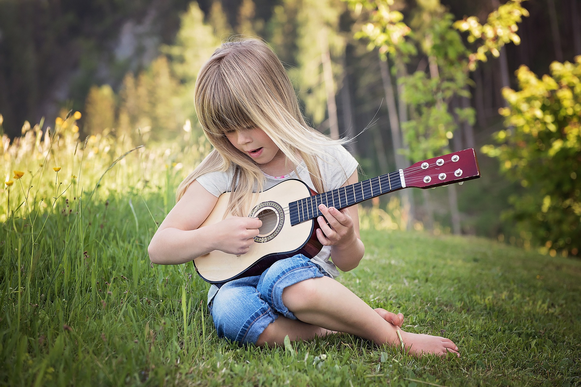 kind gitaar leren spelen