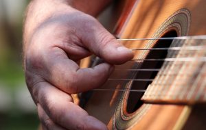 Lees meer over het artikel Gemakkelijke gitaarliedjes? De gemakkelijkste liedjes om te leren!