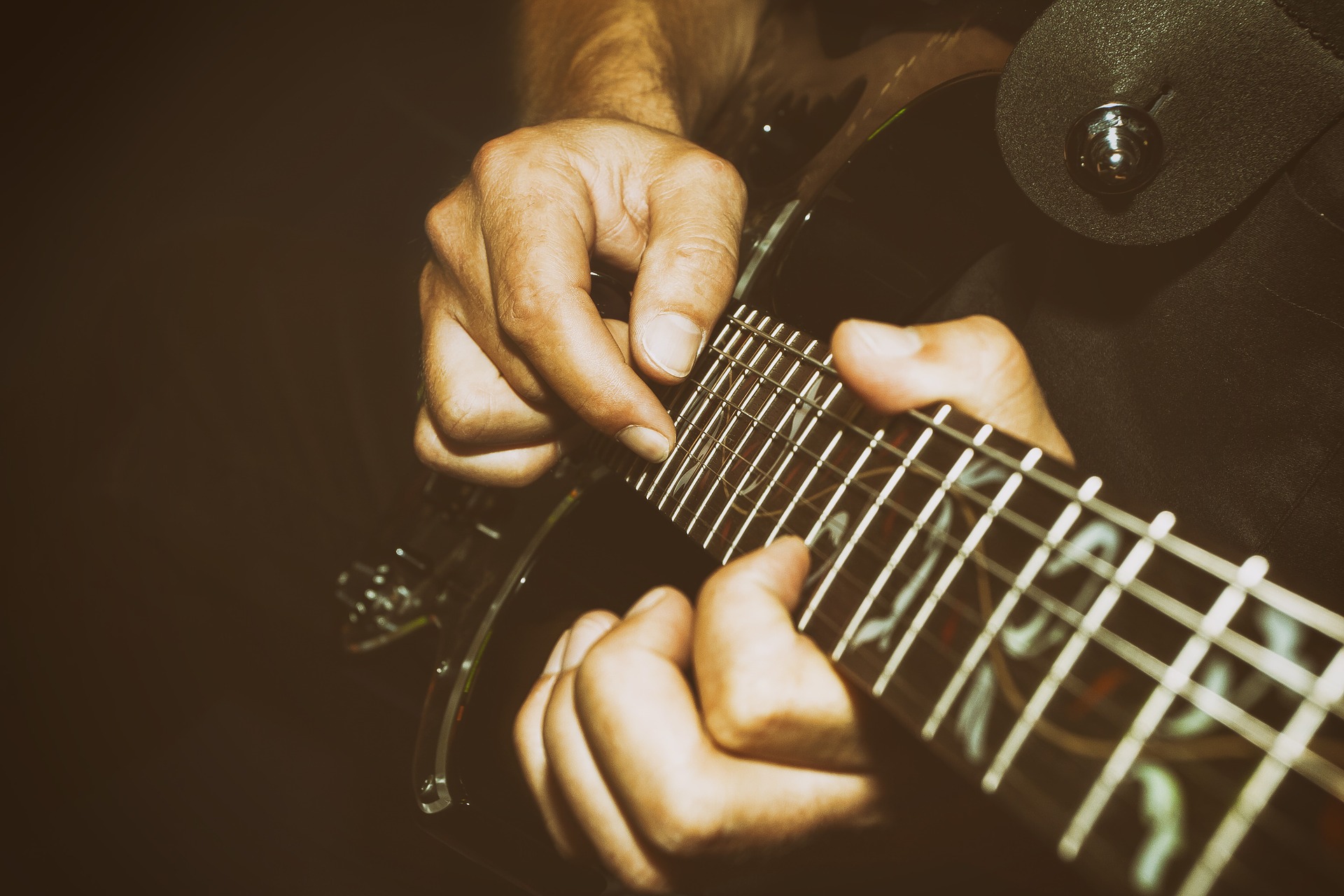 Lees meer over het artikel Tokkelen op gitaar? Ontdek hoe je een geweldige tokkelaar wordt!