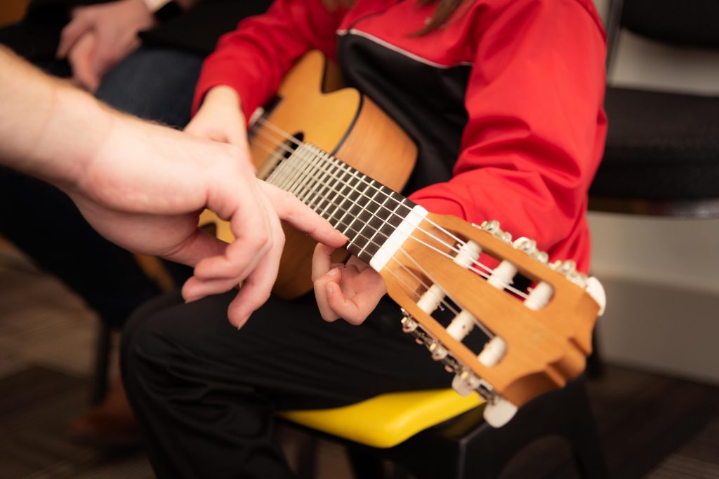 Vervolg evalueren fragment Gitaar voor je kind kopen? De meest geschikte gitaren voor je kind!