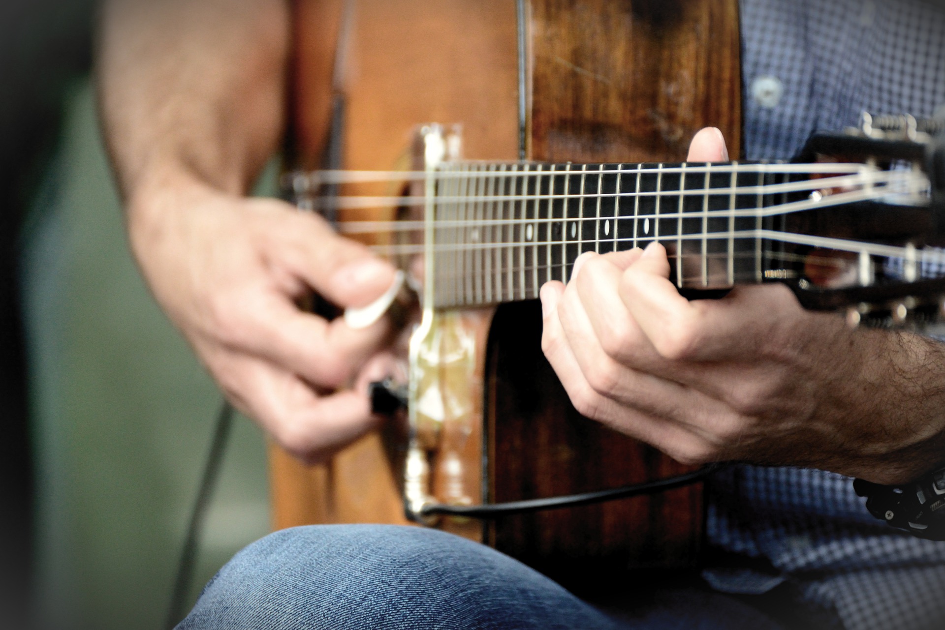 Onmisbare tips en trucs om succesvol online gitaarlessen te volgen!